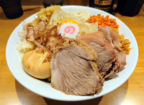 「まぜそば(小)+豚玉」@麺屋 神工の写真