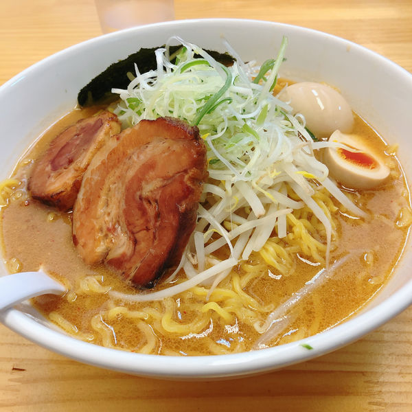 「味噌ラーメン 600円特盛200円味玉50円チャーシュー1枚10」@みそ専門 あかつきラーメン 東海大店の写真