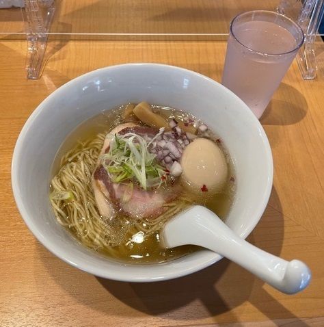 「ポルチーニ香る塩らぁ麺500円＋味玉100円」@らぁ麺半七の写真