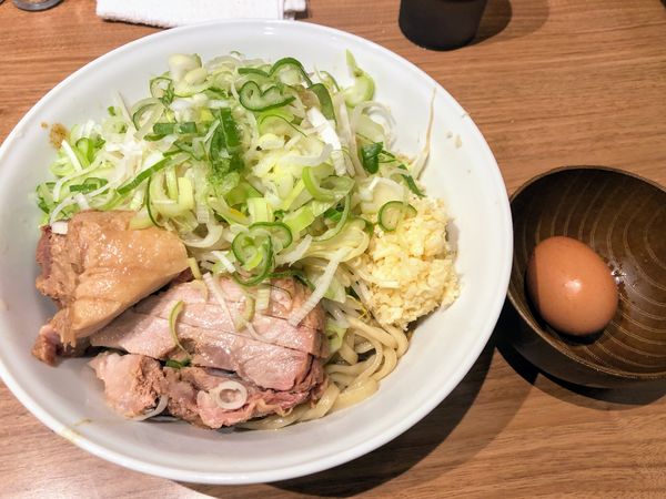 「油そば醤油1070節30麺少なめ野菜マシマシニンニクマシマシ」@ちばから 蒲田店の写真