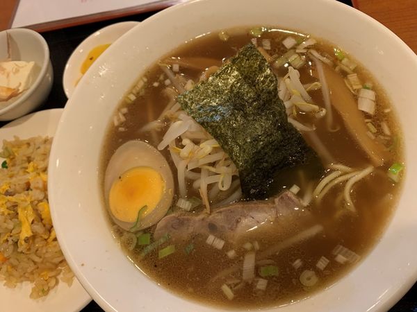 「ラーメン＋半チャーハン」@中華料理 春天酒坊の写真