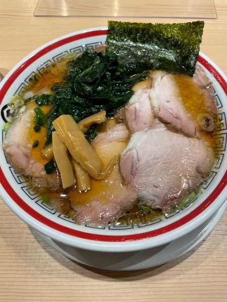 「特旨醤油チャーシュー麺」@中華そば つけめん 玉 新宿店の写真