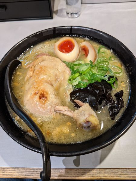 「鶏王らーめん味玉入り」@鶏王けいすけ 秋葉原店の写真