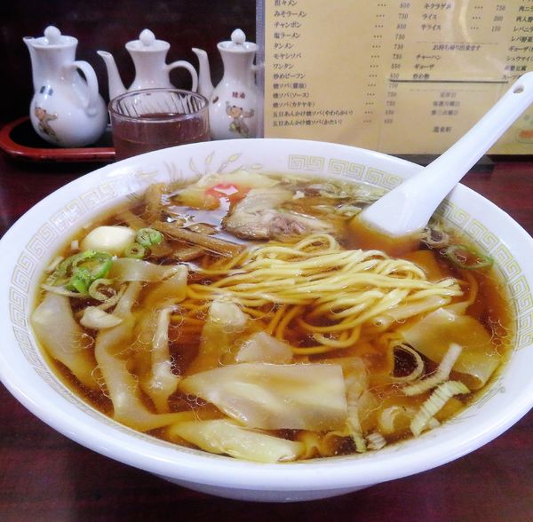 「ワンタンメン（730円）」@中国料理 進来軒の写真