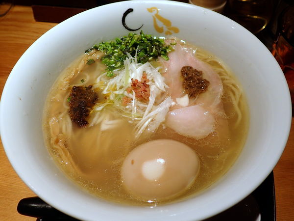 「味玉塩そば」@SOBAHOUSE 金色不如帰 新宿御苑本店の写真