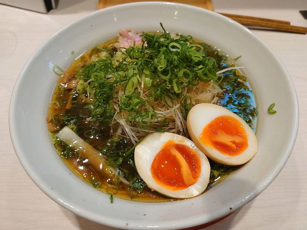 「ねぎ醤油らーめん950円＋味玉＋冷酒✖三杯 他いろいろ」@柳麺 呉田-goden-の写真