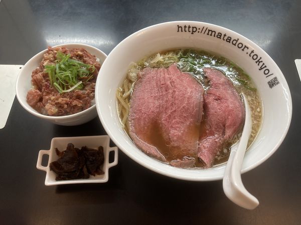 「贅沢焼牛らぁ麺＋牛すじごはん」@牛骨らぁ麺 マタドール 本店の写真