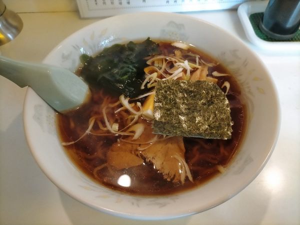 「しょうゆらーめん 450円」@手もみラーメン十八番の写真