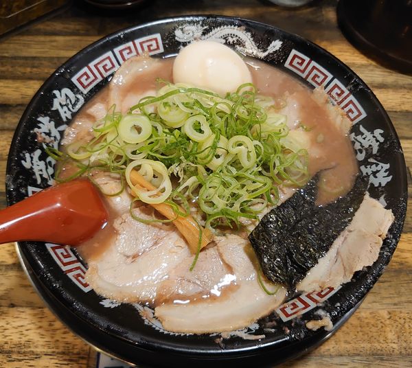 「とんこつチャーシューメン(味玉付き、1250円)」@無鉄砲 東京中野店の写真