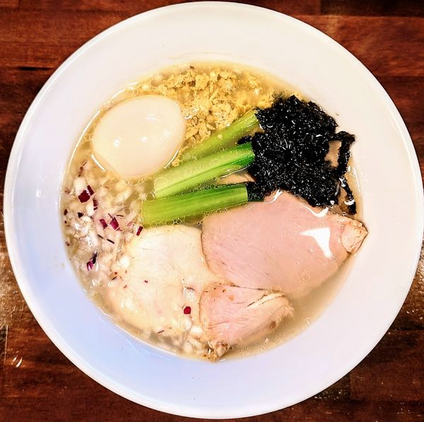 「貝節潮そば（塩）＋味玉」@CLAM＆BONITO貝節麺RAIKの写真