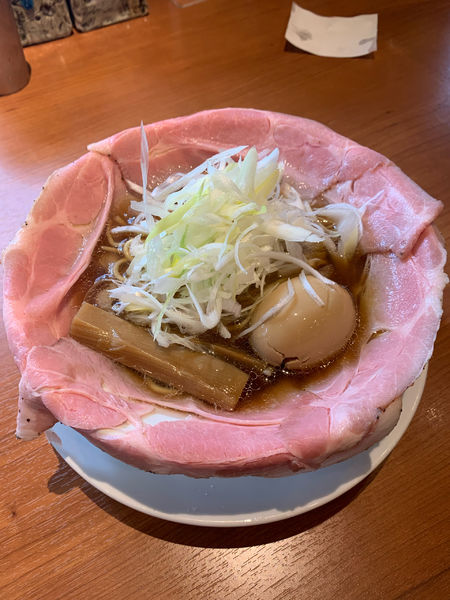 「ピストル（味玉＋ネギトッピング）」@ラーメン大戦争 せんば心斎橋店の写真