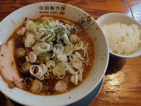 「背脂ブラックチャーシュー950円　半ライス30円」@中田製作所の写真