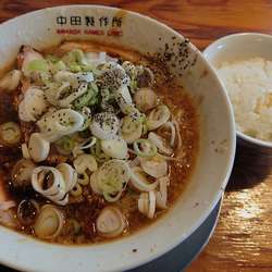 背脂ブラックチャーシュー950円　半ライス30円