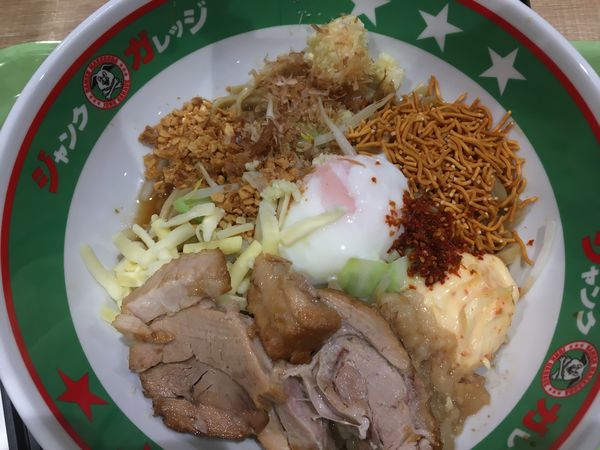 「まぜそば」@ジャンクガレッジ カインズ朝霞店の写真