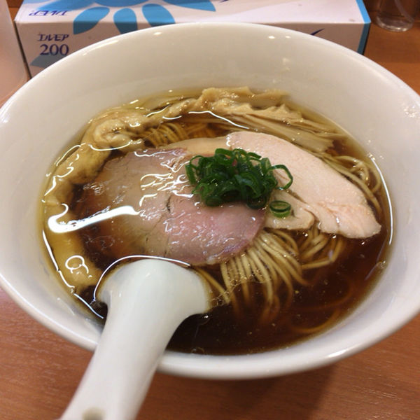 「醤油らぁ麺　800円」@らぁ麺 はやし田 池袋店の写真