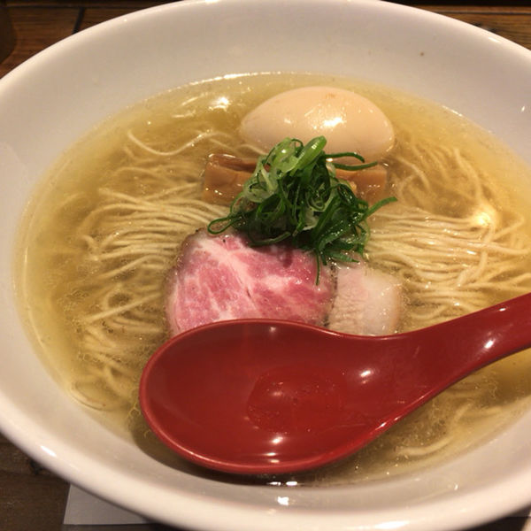 「味玉塩ラーメン　890円」@麺屋 翔 西新宿本店の写真