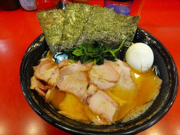 「中盛チャーシュー980円バリ硬多め白玉10円🍺300円」@家系総本山 ラーメン吉村家の写真