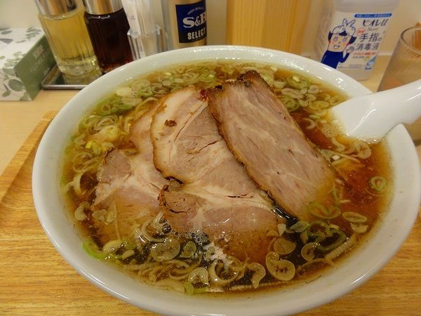「ラーメン2玉500円　チャーシュー3枚サービス」@大勝 松戸店の写真