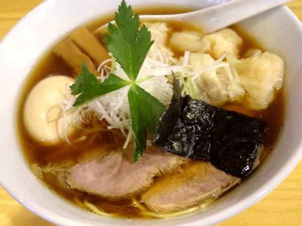 「ミックスワンタン麺(1,000円)＋半熟味付け卵(100円)」@麺や ほころびの写真