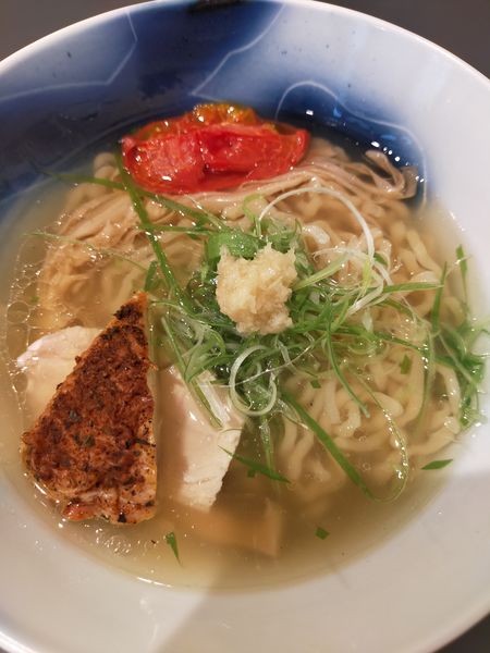 「鶏塩らーめん」@黄金拉麺 鶏のおかげ 八王子みなみ野店の写真