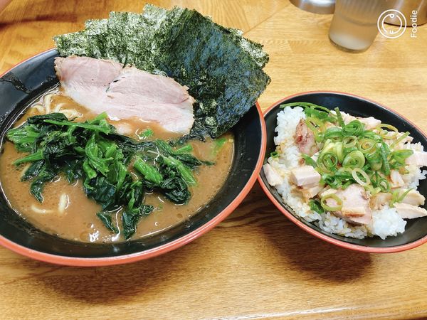 「のり・ほうれん草ラーメン ＋限定C」@麺家 紫極の写真