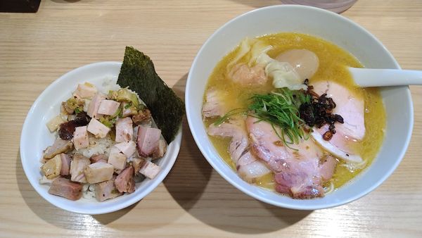 「特製白湯らぁ麺」@中村麺三郎商店の写真