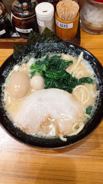 「ラーメン(サービストッピング：味玉)」@壱角家 大宮南銀座通店の写真