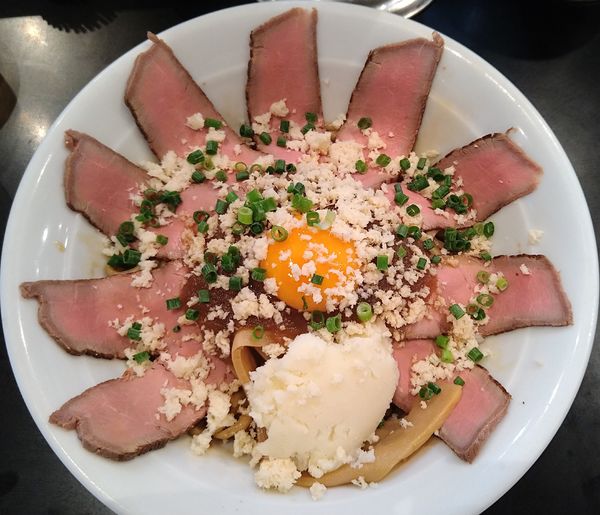 「【限定】ローストビーフと山わさびの和えそば ￥950」@麺家 うえだの写真