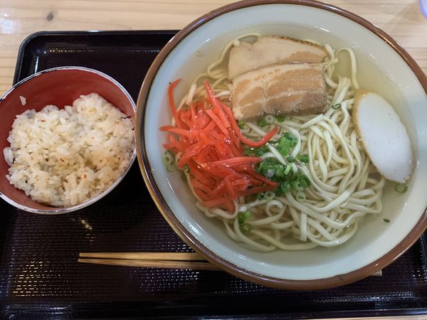 「三枚肉すば 600円」@けんぱーのすばやーの写真