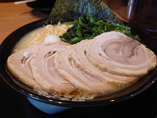 「チャーシューメン(味薄め、ほうれん草増し)」@町田商店 戸塚原宿店の写真