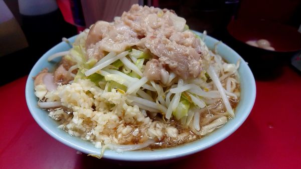 「小豚ラーメン（880円）ニンニクアブラ」@ラーメン二郎 中山駅前店の写真