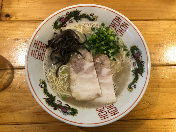 「博多とんこつラーメン＋替玉」@活龍大衆麺処 真壁屋の写真
