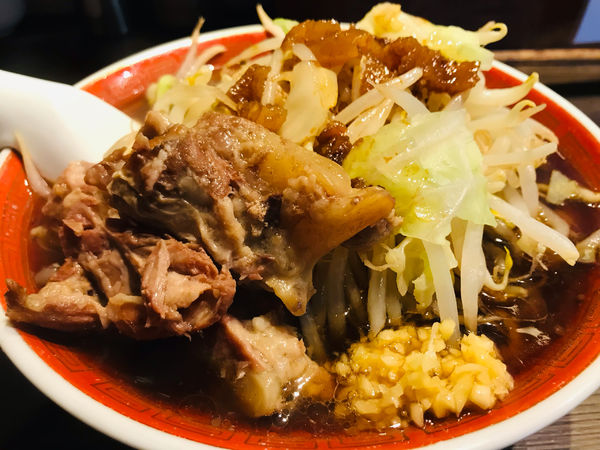 「豚バラ軟骨野菜醤油ラーメン 850円」@拉麺5510の写真