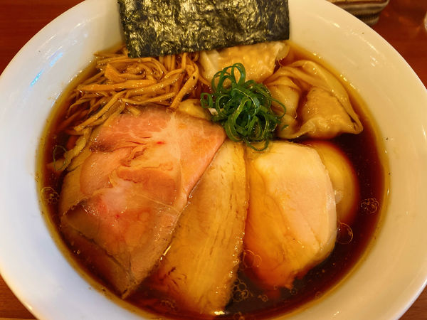 「特製醤油ラーメン大盛り」@自家製手もみ麺 鈴ノ木の写真