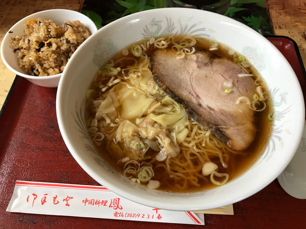 「ランチ（ワンタンメンとミニ炒飯）700円」@鳳華の写真
