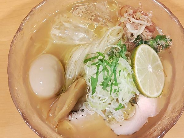 「冷やし塩らーめん＋味玉」@麺処 富士松の写真
