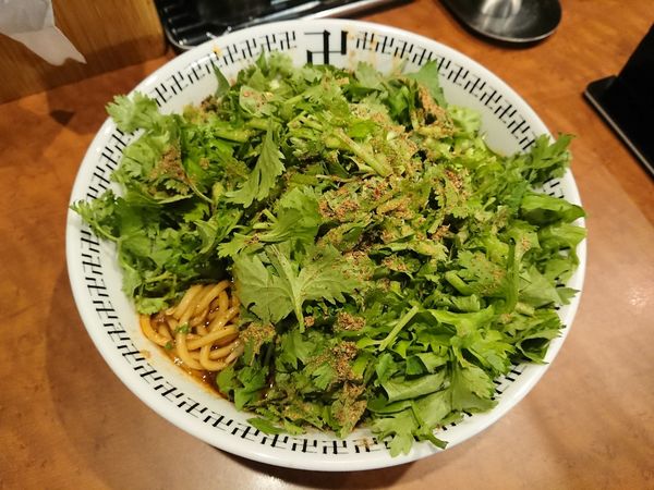 「スパイス・Ｔパクチーラー麺＋辛さスパイス増」@スパイス・ラー麺 卍力 秋葉原店の写真