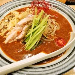 【7月限定】鶏カレージャージャー麺(900円)