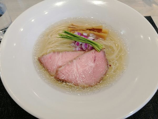 「宍道湖しじみ中華蕎麦塩　900円」@宍道湖しじみ中華蕎麦 琥珀 東京本店の写真