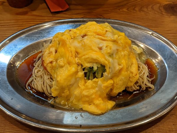 「店主気まぐれ突発限定  冷やしオム中華そば」@別邸三く 中華蕎麦 萃の写真