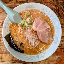 煮干とんこつ　913円