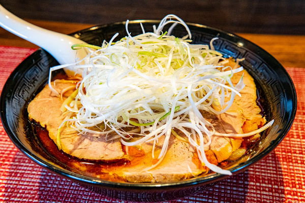 「勝浦タンタンメン チャーシュートッピング」@麺屋MASTER PIECE 勝浦本店の写真