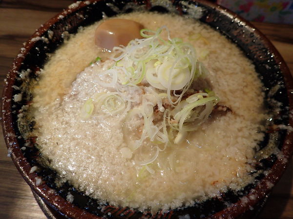 「特製らーめん・脂濃いめ・にんにく濃いめ＋煮たまご」@らーめん 平太周 味庵 西大島店の写真