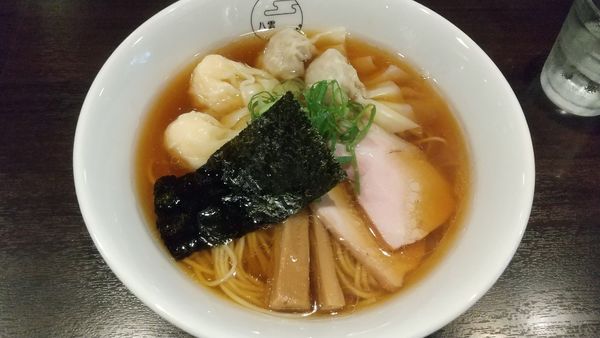 「特製ワンタン麺ハーフ黒だし1000円」@八雲の写真