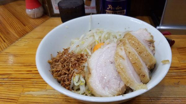 「こぶた塩1000円汁無し120円」@ラーメン神豚 横須賀中央店の写真