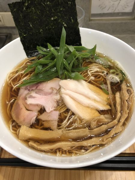 「アゴ出汁生醤油ラーメン850円」@ラーメンクワトロの写真