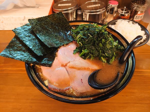 「チャーシュー麺 中+ほうれん草」@ラーメンとむのの写真