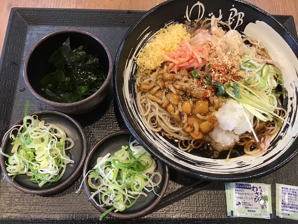「ぶっかけなめこそば560円(クーポンワカメ、ネギ増量無料)」@ゆで太郎 柏豊四季店の写真