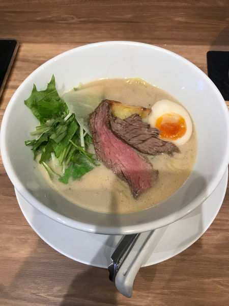 「牛骨白湯(燻製醤油)・並 880円」@拉麺 五瞭の写真