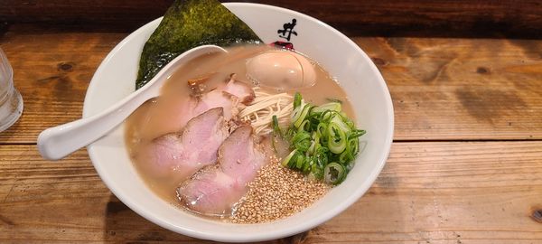 「特豚骨ラーメン+替玉」@井田商店の写真